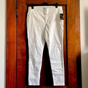 Size 14 Old Navy Rockstar Jegging (White)